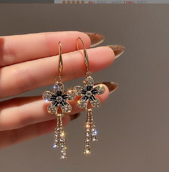 

luxury classic new popular earrings classic styleflower stud earrings beautiful earrings women wedding jewelry earrings gift, Golden;silver