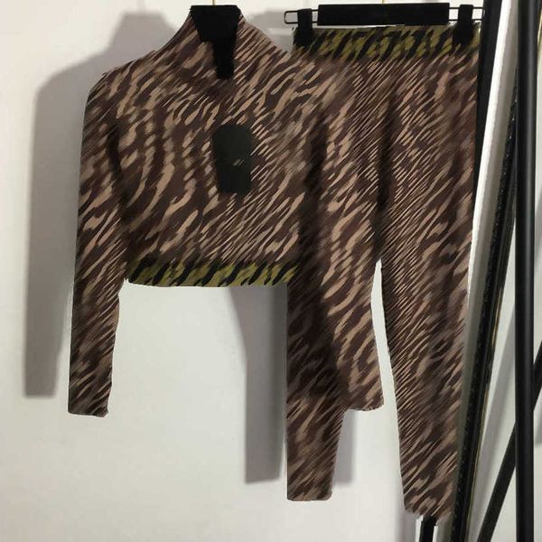 

23ss designer brand women yoga tracksuits f letter printed stand-up collar long sleeve short style with chest pad elastic waist leggings set, Gray