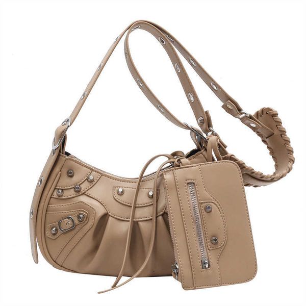 

purses underarm bag women's 2023 spring fashionable rivet locomotive messenger