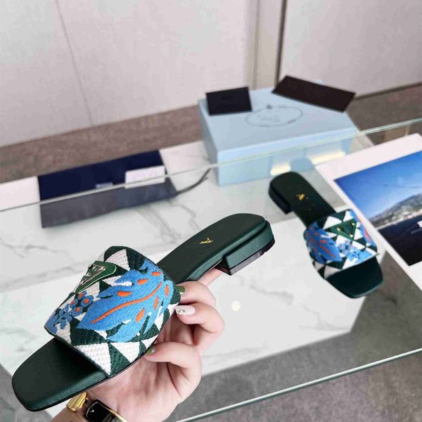 

Summer luxury Sandals Designer women Flip flops Slipper Fashion slides Metal prad Chain Ladies Casual shoe