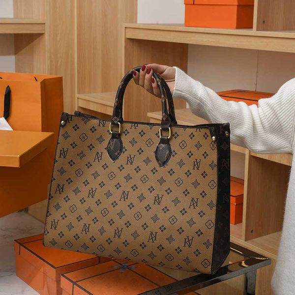 

purses briefcases bag 2023 new simple fashion handbags messenger bag womens and mens flower tote purse