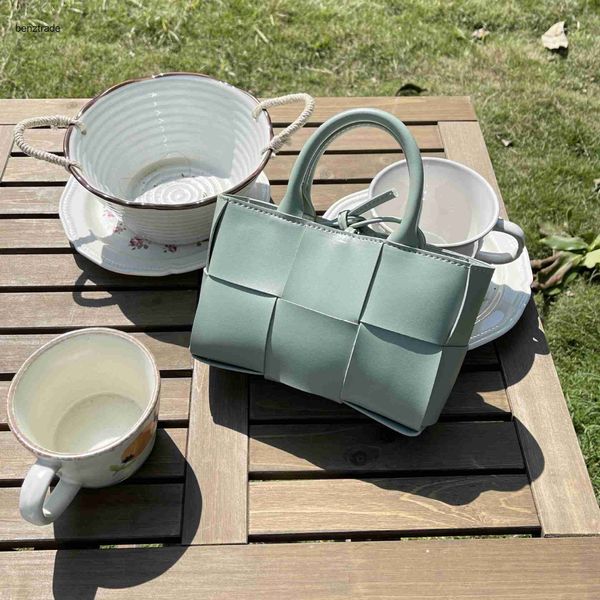 

bottegs venets arco famous handbag small bag one shoulder women s mini crossbody mobile phone spring/summer 2023 new knitted versatile handb