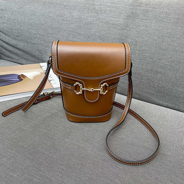 

early spring new versatile bucket small bag fashion versatile mobile phone bag portable lightweight one shoulder crossbody