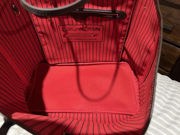 

postpartum belt 2023 dupes designer leather multi function mommy bag mm womens crossbody bag ladies diaper bags classic 32cm tote popular ha, White