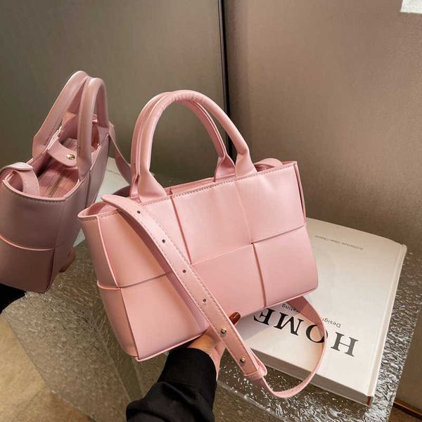 

bottegs venets arco famous handbag leisure bag spring 2023 new fashion women s bag fashion one shoulder simple crossbody knitted commuter sm