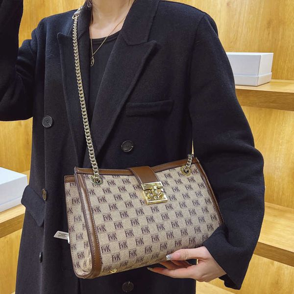 

70% off 2023 new chain sling shoulder crossbody women's fashion small square net red large capacity tote bag version chains