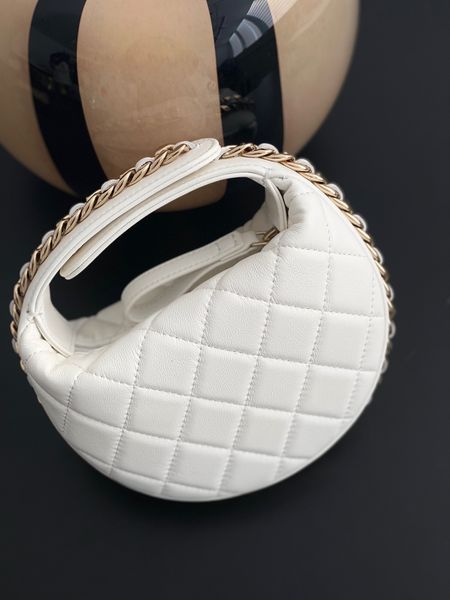 

2023 new hand bag chain crescent ball goat skin bag women's underarm satchel bag white