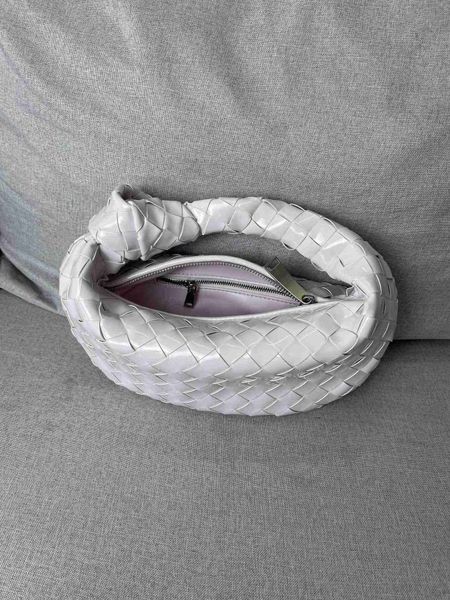 

botega venates jodie mini teen intrecciato pouch patent leather woven horn cloud hand knotting handbag en77