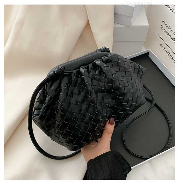 

botega venates jodie mini teen intrecciato pouch women's small fashion woven cloud network red versatile crossbody bag za6g