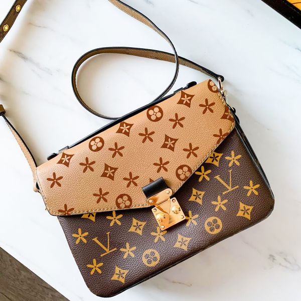 

m44875 handle pochette bags women designer embossed handbag clutch with shoulder strap city luxury men bags leather cross body tote classic