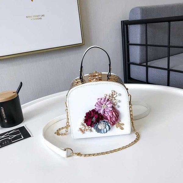 

2023 metal clip small square bag fashion dinner flower shoulder diagonal handbag bags 822