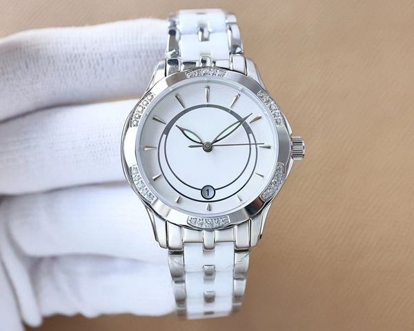 

2023 new women's wristwatch imported quartz movement with diamond inlay luxury ceramic cowhide strap, Slivery;brown