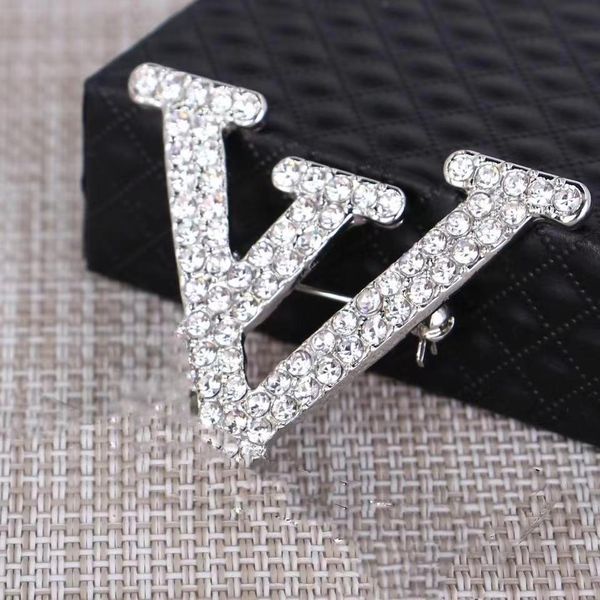 

korean fashion dress crystal high-end letter pins, brooches accessories factory wholesale fast delivery, Gray