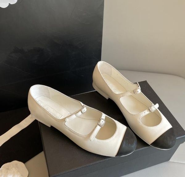 

2022 designe mary jane shoes luxury retro buckle women's shoe round toe girls ladies Resort Beach Banquet black white flat ballet shoes, Khaki