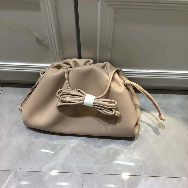 

botega venates jodie mini teen intrecciato pouch cloud clip cowhide women's solid color fashion one shoulder crossbody dumpling handhel