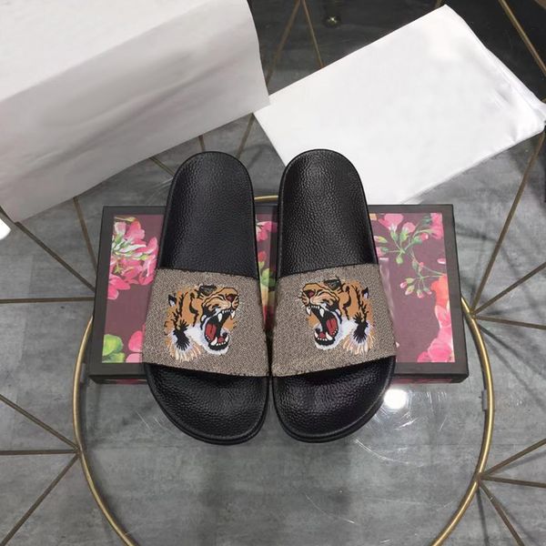 

2023 designer men women slippers rubber slides sandal flat blooms strawberry tiger bees green red white shoes beach outdoor flower flip flop, Black