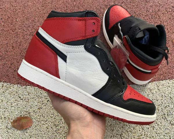 

with box basketball shoes trainers sports sneakers jumpman is high chicago black toe university red white calf leather outdoor leisure high