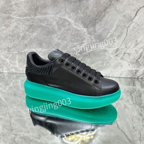 

2023 newluxury designer boots calfskin casual shoes reflective shoes vintage suede leather trainers all-match stylist sneaker patchwork leis, Black