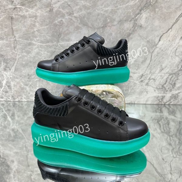 

2023 new uxury designer boots calfskin casual shoes reflective shoes vintage suede leather trainers all-match stylist sneaker patchwork leis, Black