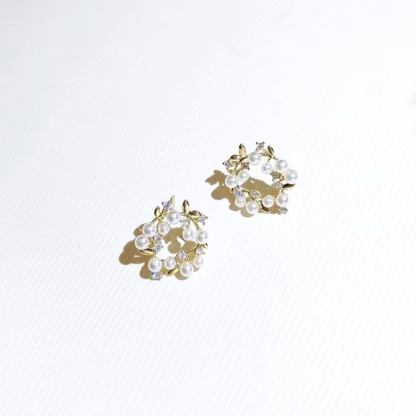 

2023 new fashion alley huggie hoops jewelry double layer pearl zircon inlaid hoop earrings deformed irregular earrings bridal earrings for w, Golden;silver