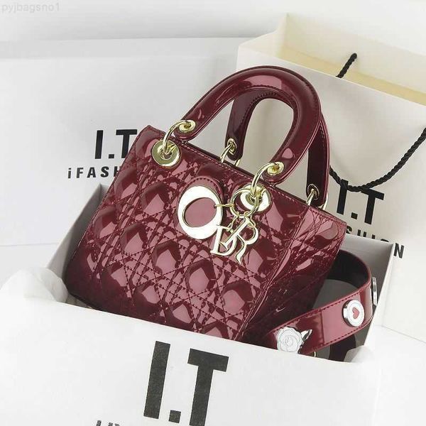 

designer luxury doris brand handheld princess's premium lacquer leather crossbody versatile bridal bagwfau