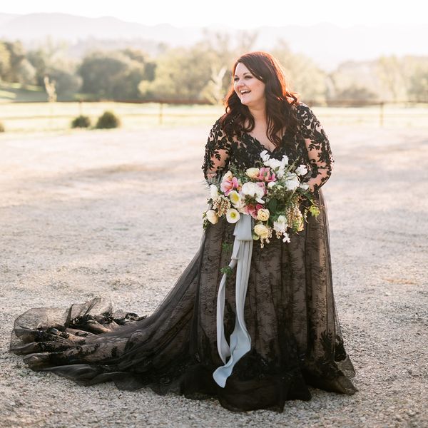 

plus size black lace a-line wedding dresses v-neck long sleeves gothic bridal gowns court train country vintage bride reception wear, White