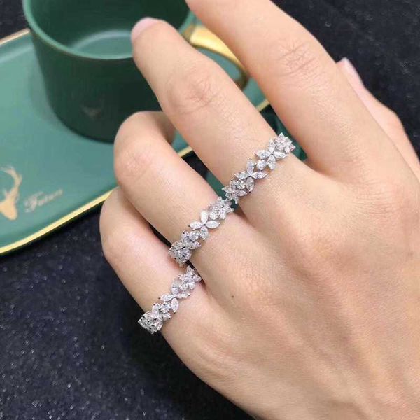 

band rings women rings flower shaped design with shiny cubic zirconia fashion accessories for party jewelry exquisite ring aa230323, Silver