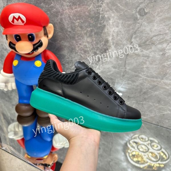 

new uxury designer boots calfskin casual shoes reflective shoes vintage suede leather trainers all-match stylist sneaker patchwork leisure s, Black