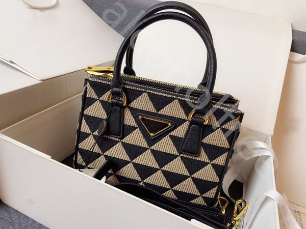 

luxurys designer woman tote bag large capacity shopping bag embroidered fabric handbag mini leather crossbody bag the same bag as the star