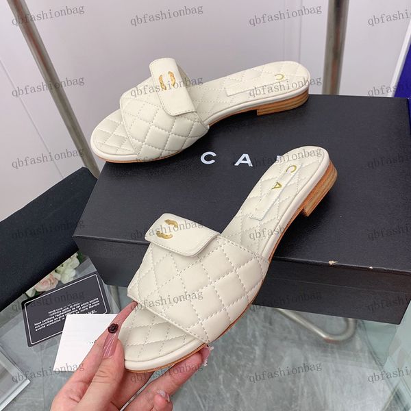 

classic designer womens flat slippers low heel sandals quilted ribbed hardware metal buckle flip-flops luxury designer outdoor beach shoes l, Black