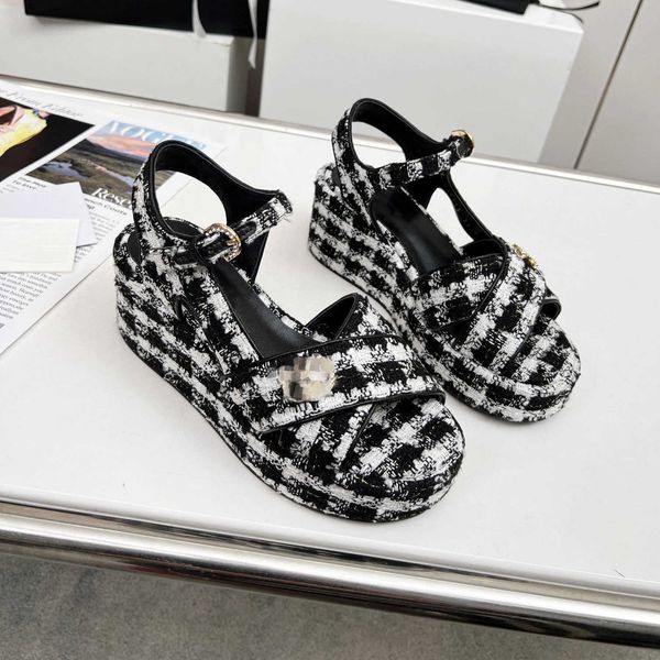 

2023 wedge sandal women designer sandals 7 cm high heel espadrilles natural plaid quilted c buckle calf leather lady slides outdoor shoes, Black