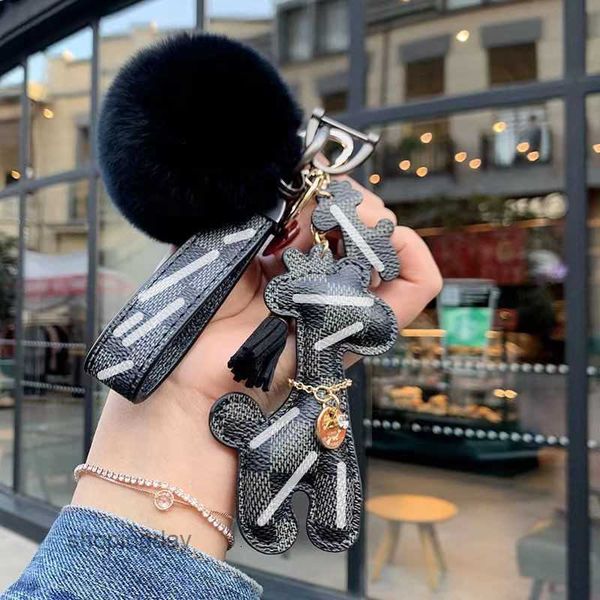 

2023 designer keychain lovers handmade leather car bag pendant accessoriesv5k7, Silver