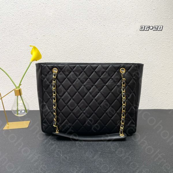 

designer woman fashion tote bag 2022 luxurys large capacity shopping bag classic diamond pattern shoulder bag gold silver chain tote crossbo