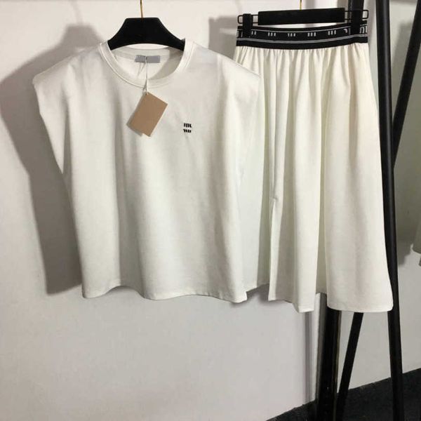 

23ss t-shirt long skirt suit skirt set designer skirts chest embroidery letter shoulder pad vest letter webbing high waist slit half skirt s, White