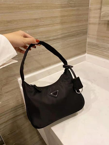 

2023 new nylon underarm bag middle three in one hand one shoulder handbag
