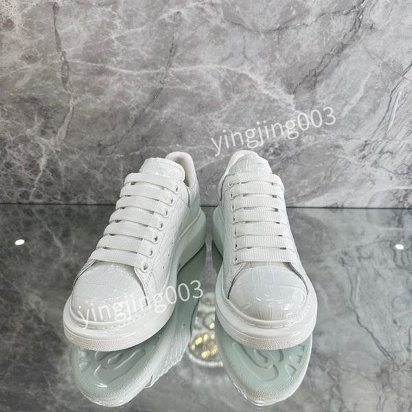 

2023 new luxurys designer shoesmen women sneakers leather trainers stripes sneaker sports shoe, Black