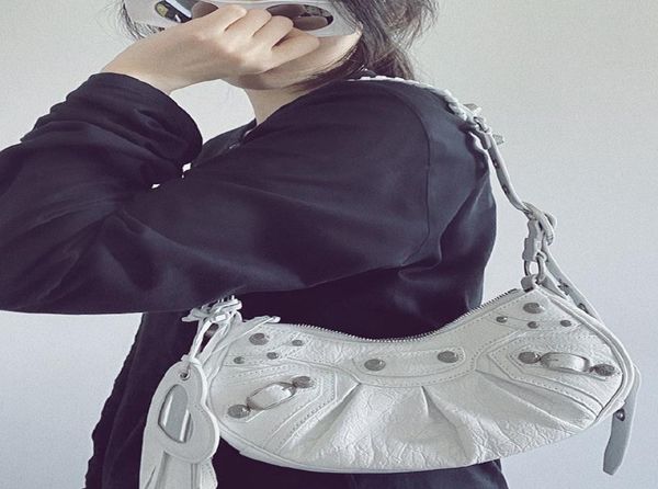 

xiaohongshu internet celebrity same fashion rivet motorcycle bag one shoulder crossbody bag small 2021 new autumn and winter women1658913