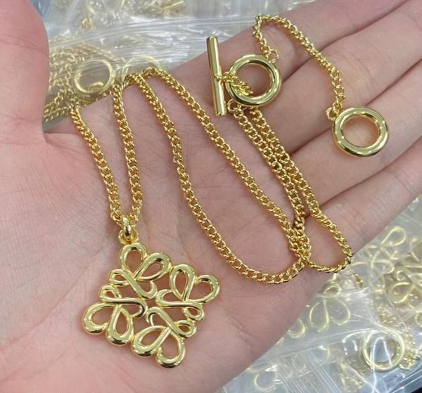 

luxury l brand designer pendant necklaces hollow geometry charm square cake simple ol elegant 18k gold cross chain necklace jewelr1873170, Silver