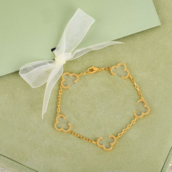

2023 luxury quality charm flower shape bracelet with transparent color in 18k gold plated have box stamp ps7681a, Golden