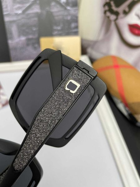 

2023 new brand women fashion designer sunglasses sliced frame imported pola baoli hd polarized lens metal logo mosaic mirror leg sunglasses, White;black