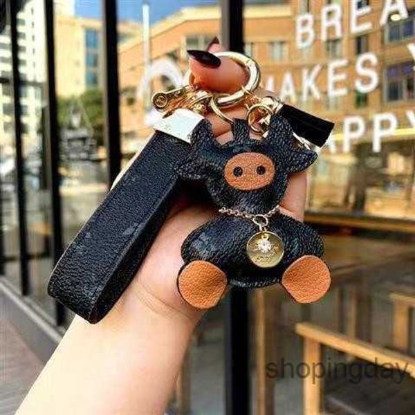 

2023 new key chain lock lover car handmade leather men's women's bag pendant accessoriesnql8, Silver