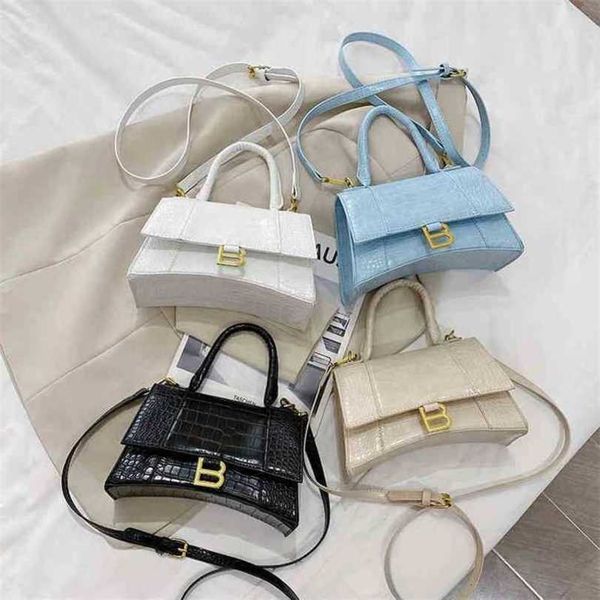 

luxury designer new women's handbag women's spring hand hands patent leather shoulder letter messenger