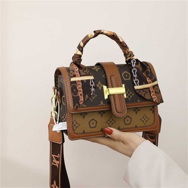 

handbag 2023 new bag women's sense old flower square network red temperament broadband