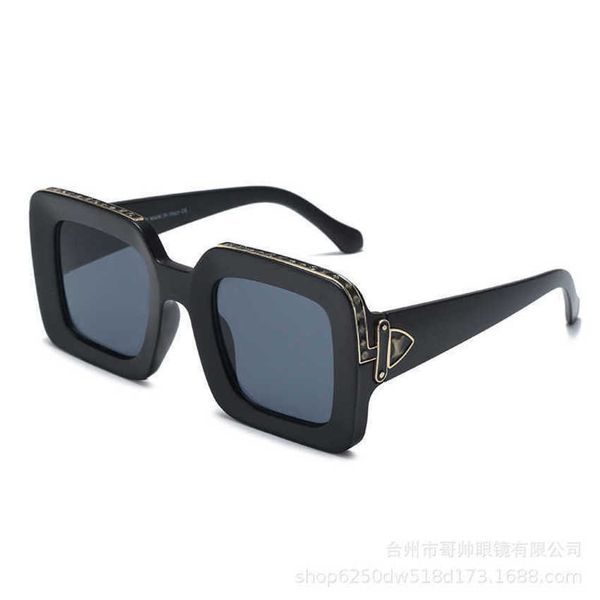 

luxury designer new sunglasses fashion fashion street pgraphy millionaire personality, White;black