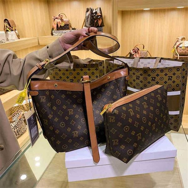 

women's luxury designer new summer handbag women's medieval dumpling red light luxury texture large capacity shoulder messenger ba