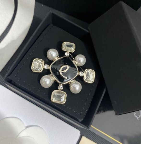 

with box fashion designer brooches never fade pearl diamond brooch jewelry luxury pins quality party gift5418257, Gray
