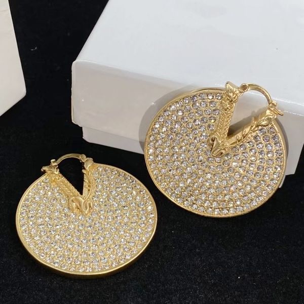 

charm round cake v letter simple wind earrings full of drill studs, Golden