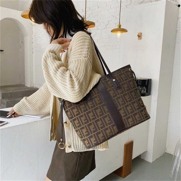 

women's luxury designer new summer handbag cute tote and cute portable