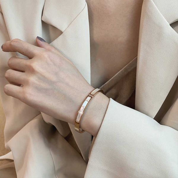 

charm bracelets bangle light luxury bracelet lady rose gold titanium steel bracelet ins fashion niche design mother shell hand jewelry net r, Golden;silver