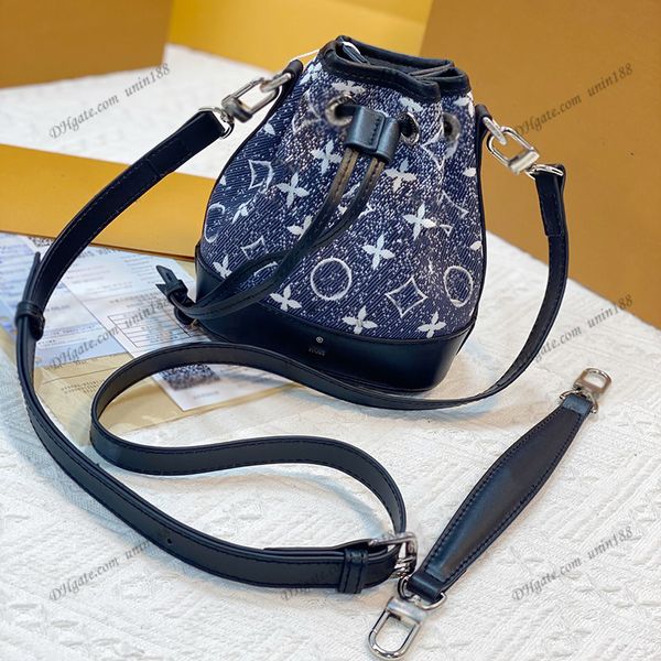 

23ss mini cowboy bucket bag womens totes bags handbag luxurys designers shouder crossbody bag leather travel handbags shoulder strap purse p